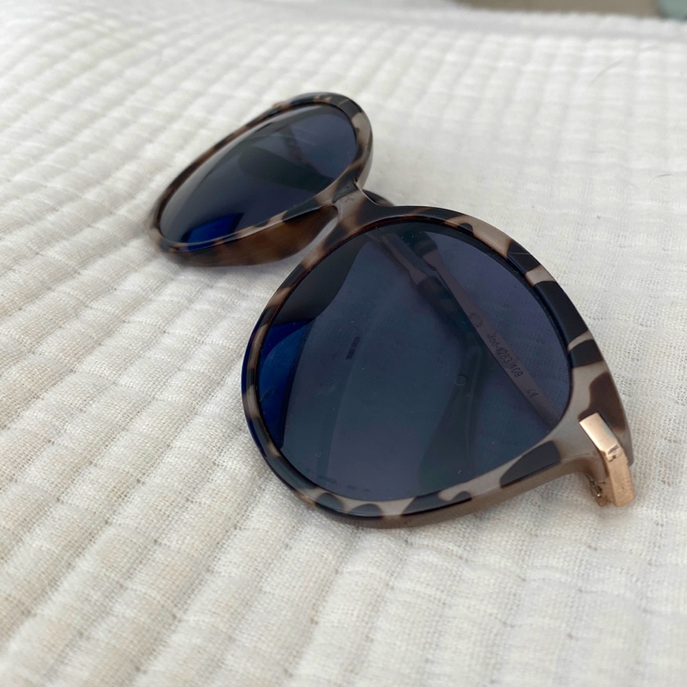 O by Oscar de la Renta sunglasses